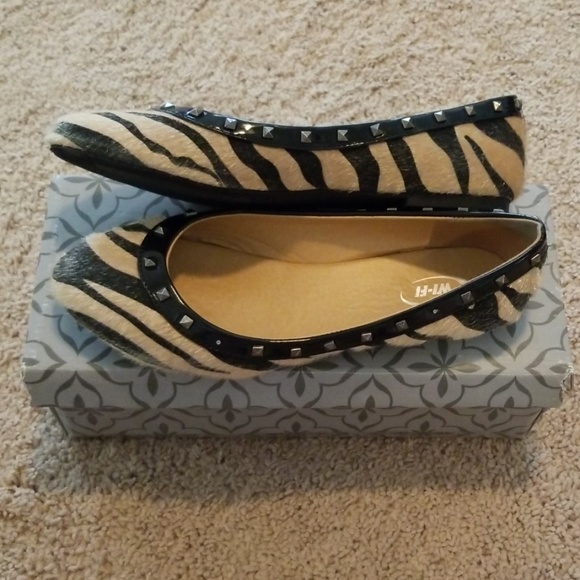 Size 7 Wifi Brand Zebra Flats - Picture 2 of 4